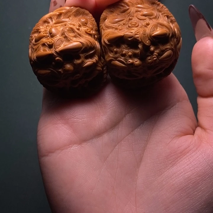 r***s文玩核桃雕刻白狮子吞财41