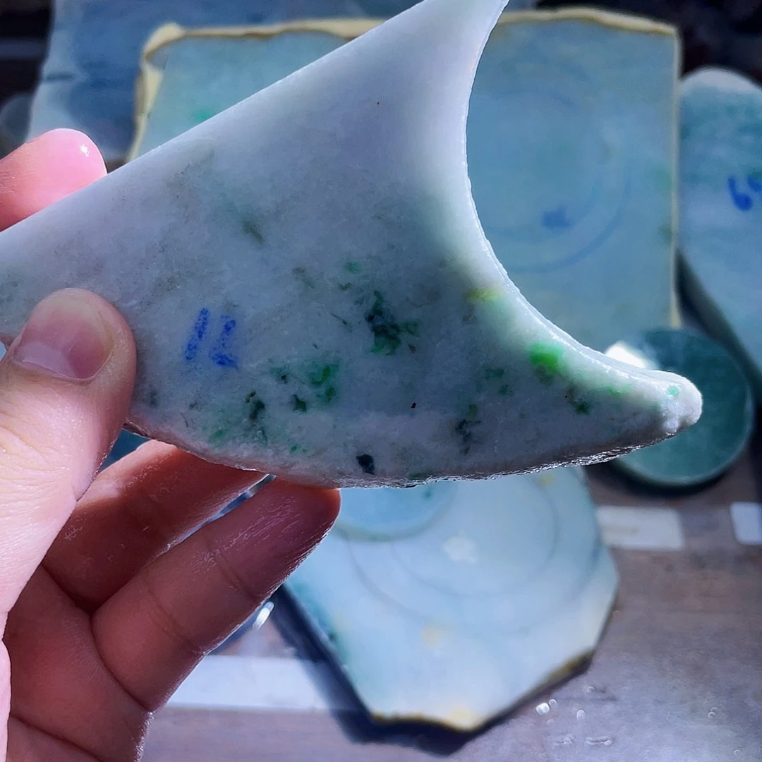 翡翠未镶嵌颈饰毛料87