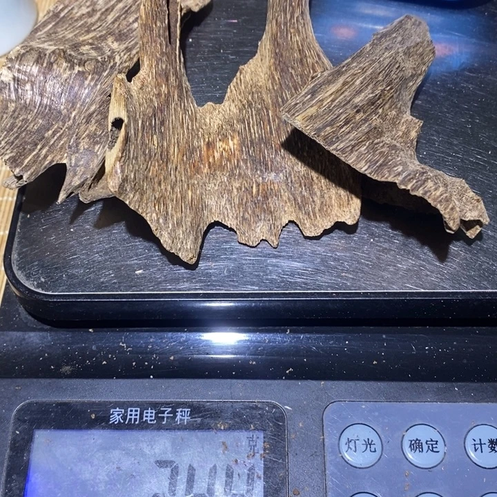 @***发沉香沉香碎屑海南越南