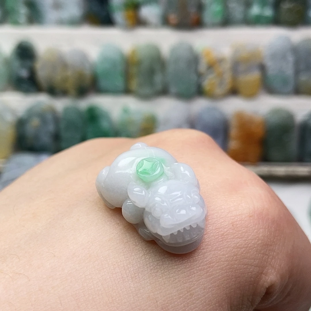 翡翠未镶嵌吊坠(赠链)