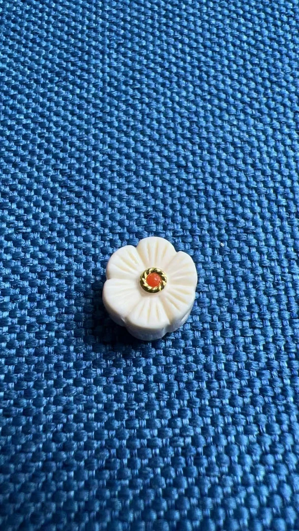 【百亿全品配饰】C025911040  天然猛犸牙文玩配饰【六瓣花11mm】