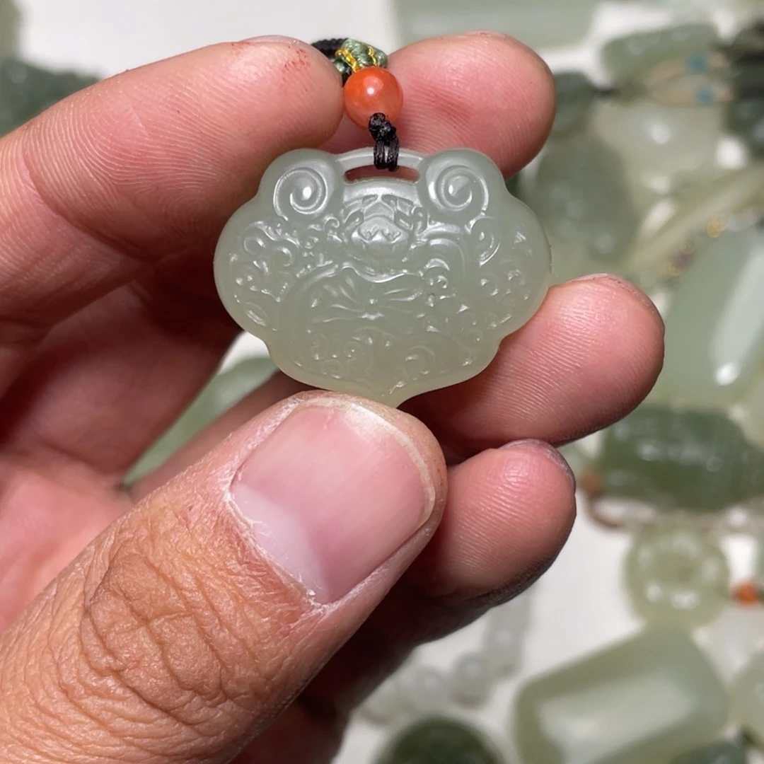 颈饰未镶嵌和田玉