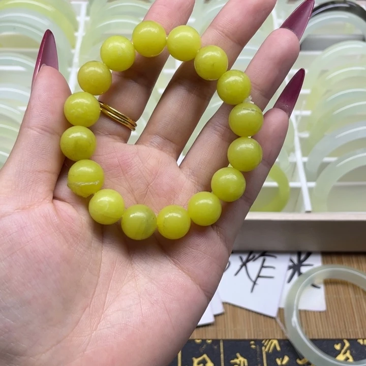 蛇纹石玉手镯未镶嵌有***风