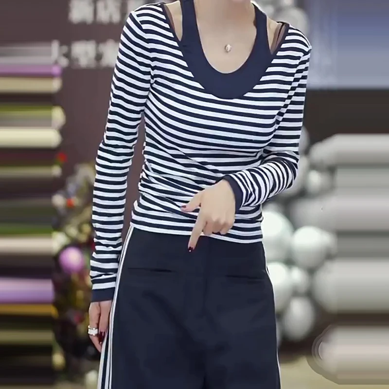 时尚条纹长袖V领t恤女款早秋设计感薄款修身显瘦打底衫假两件上衣