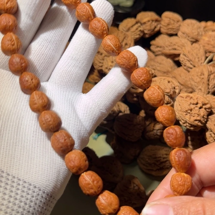 手串文玩核桃…………60