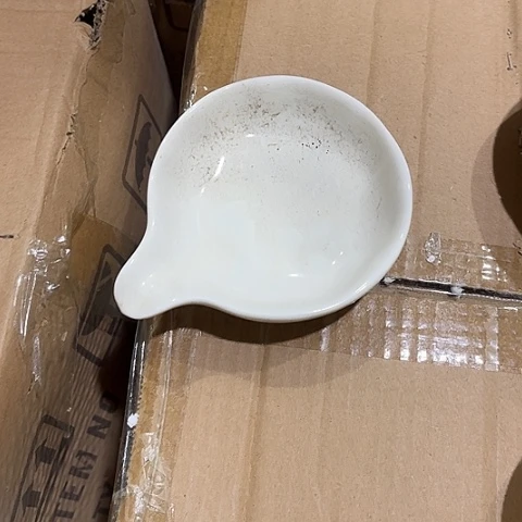 微瑕，不能明火，口径9高2，，6个碟子