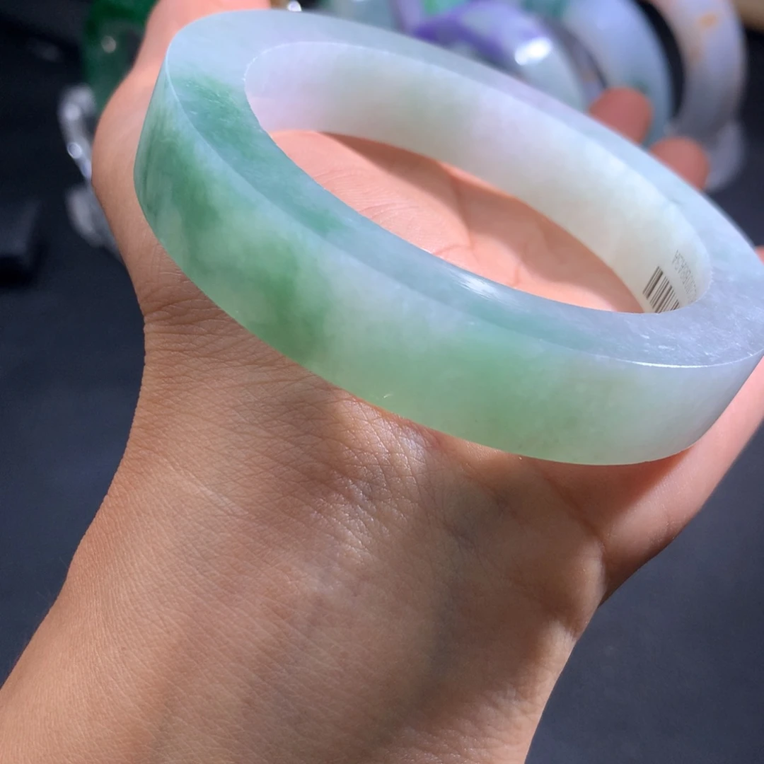 未镶嵌翡翠手镯定制翡翠