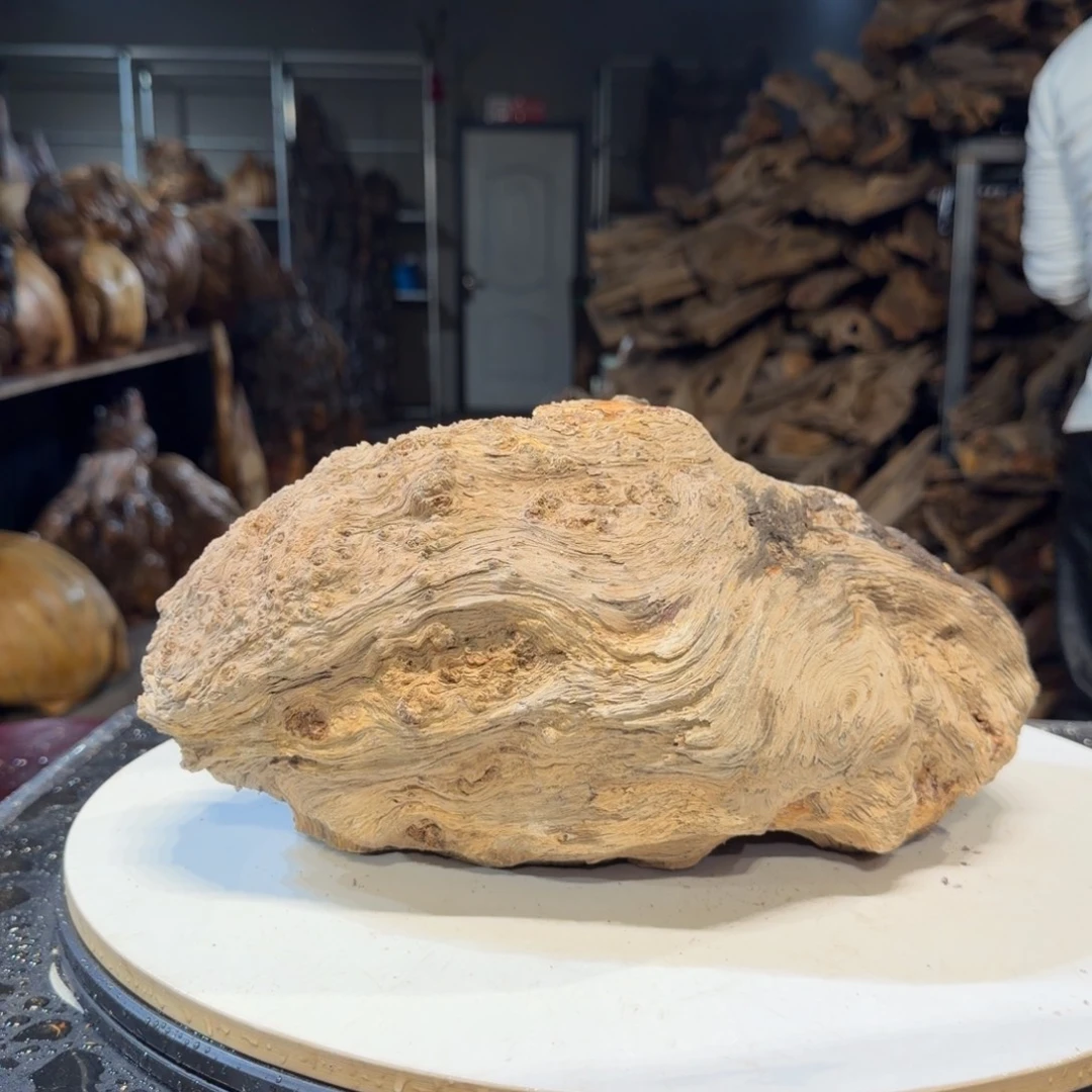 小***哥木王一刀琥珀木摆件B03