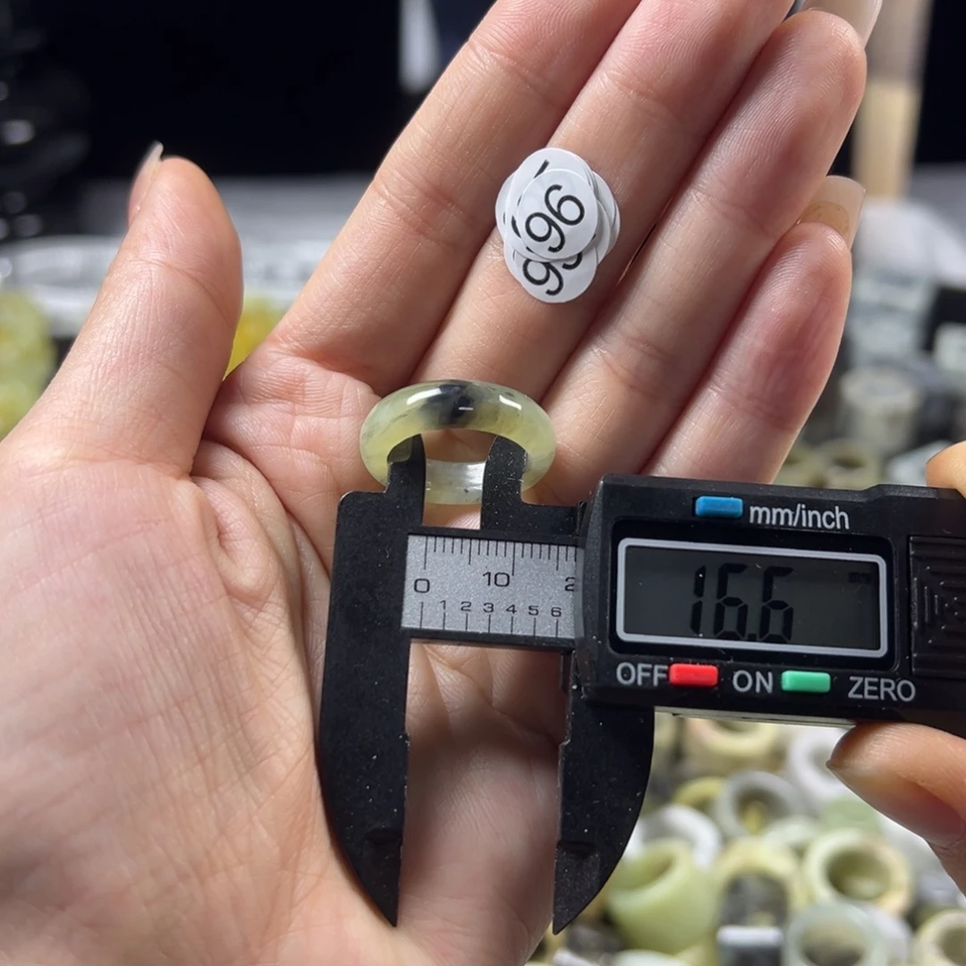 蛇纹石玉未镶嵌戒指