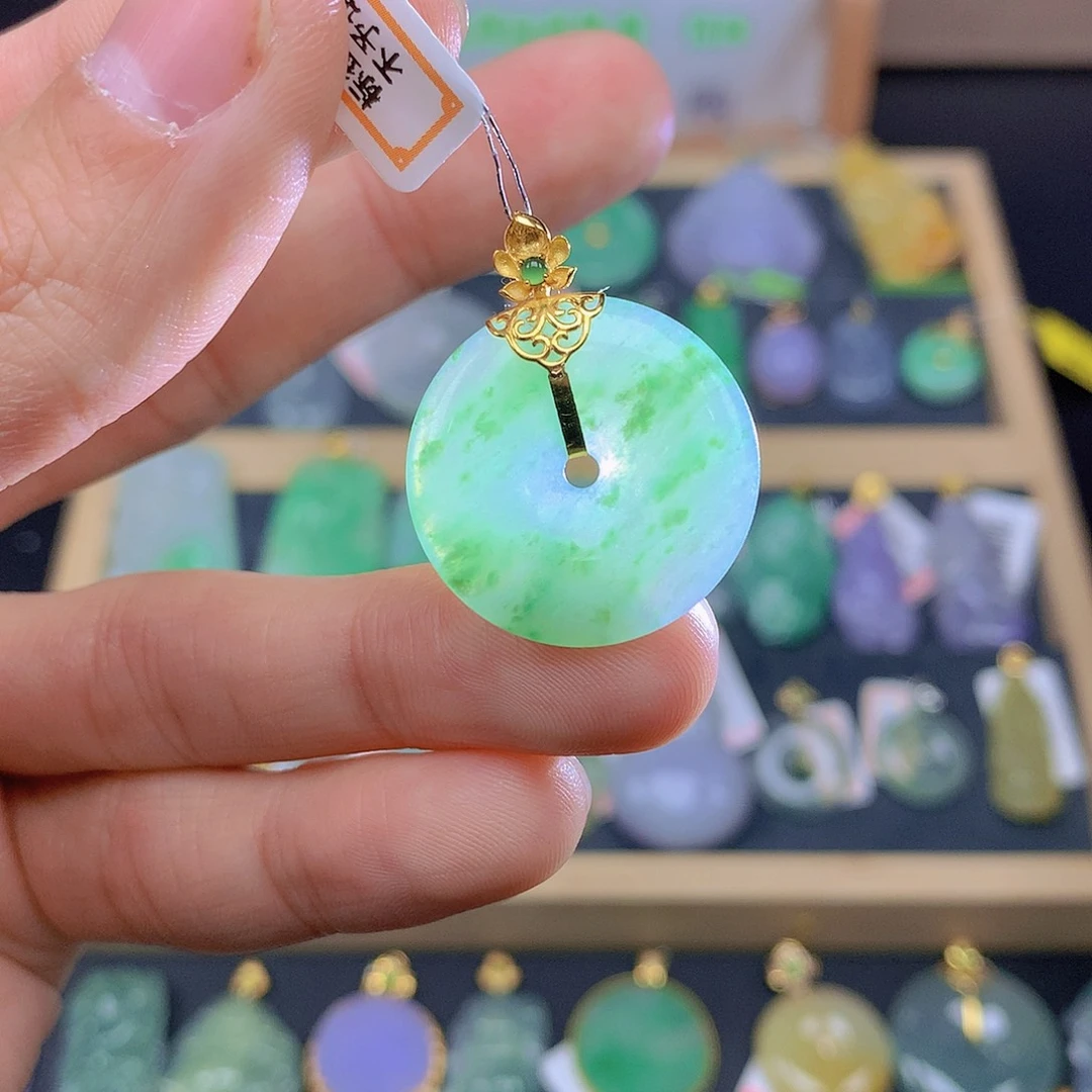 翡翠颈饰18K金镶嵌翡翠