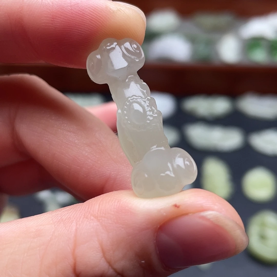 和田玉未镶嵌颈饰冰晴手持如意吊坠