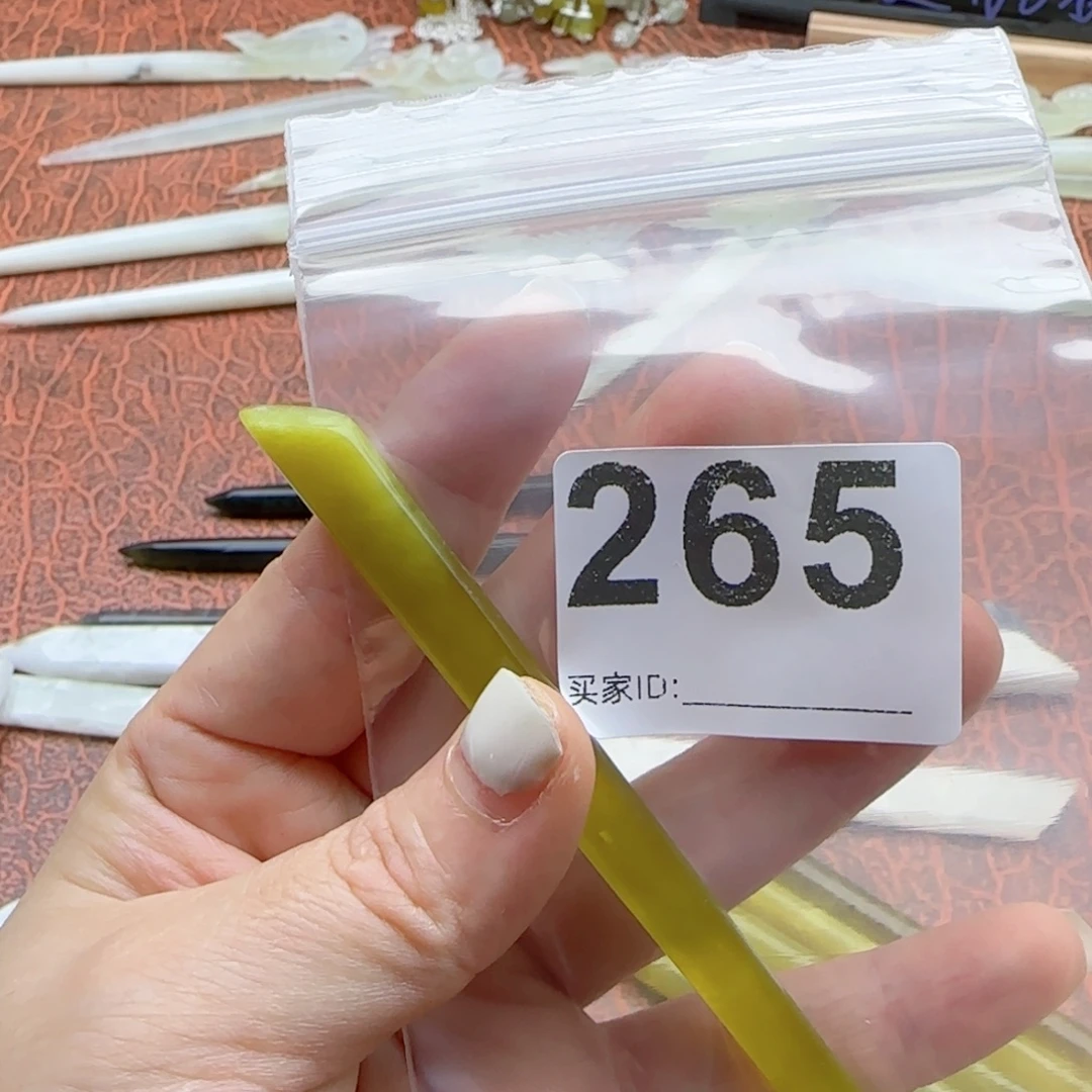 菁***莺未镶嵌蛇纹石玉发饰
