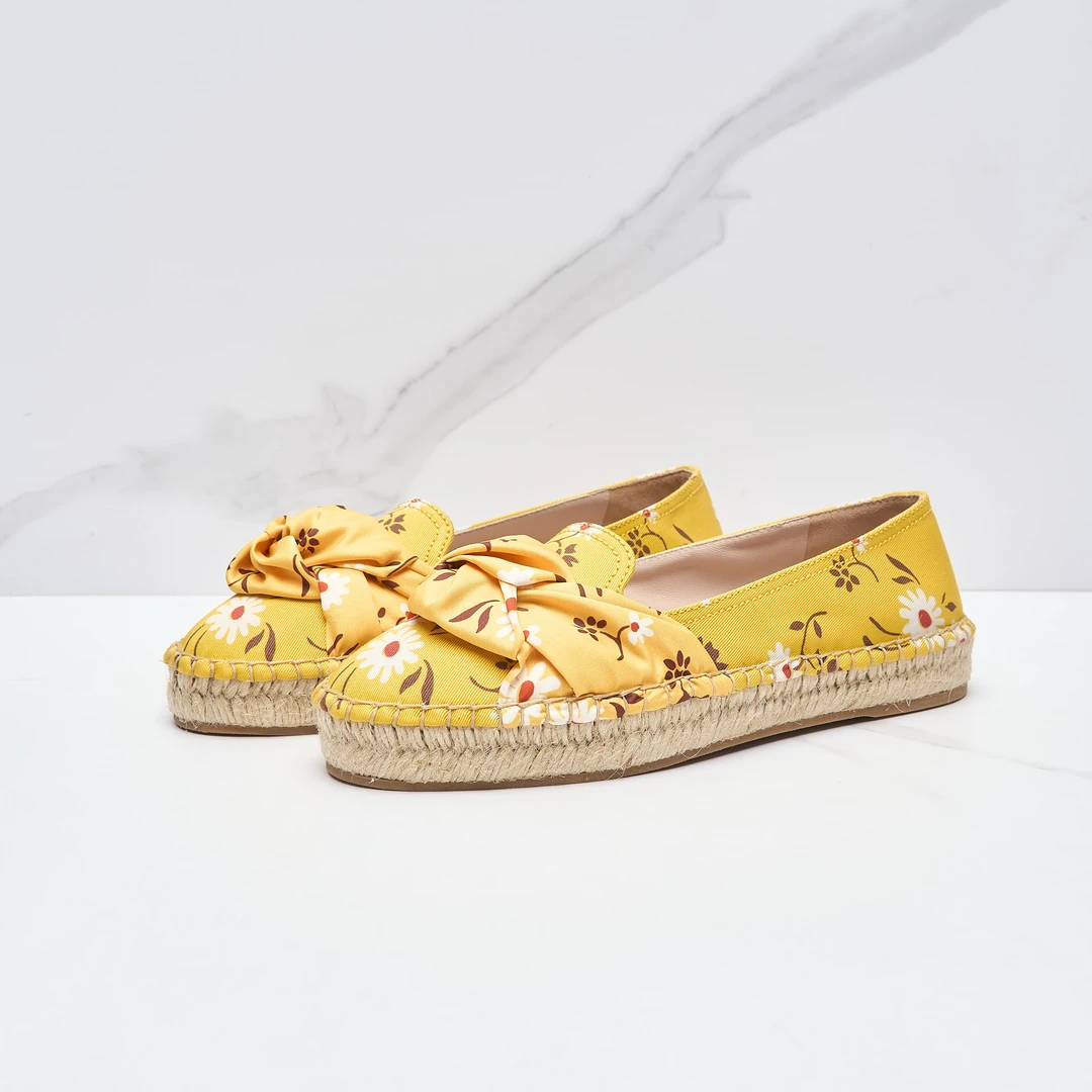 全新未使用 MIU MIU/缪缪 Miu Miu女士印花渔夫鞋