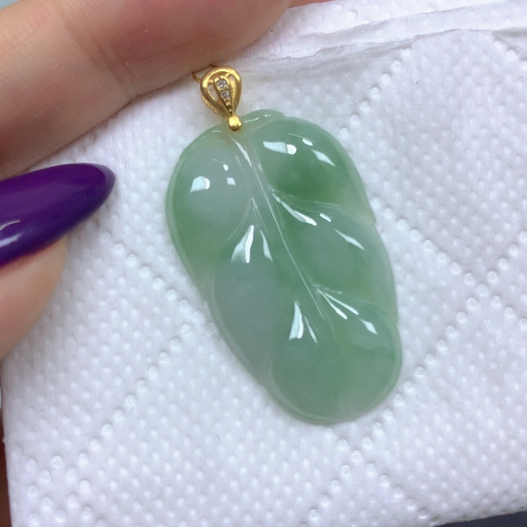 翡翠未镶嵌颈饰挂件