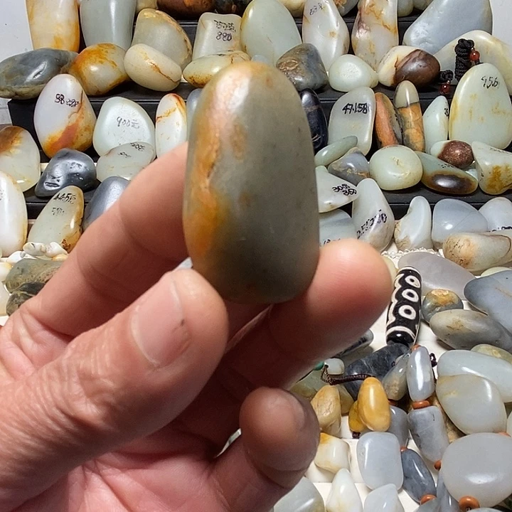 和田玉未镶嵌颈饰吊坠