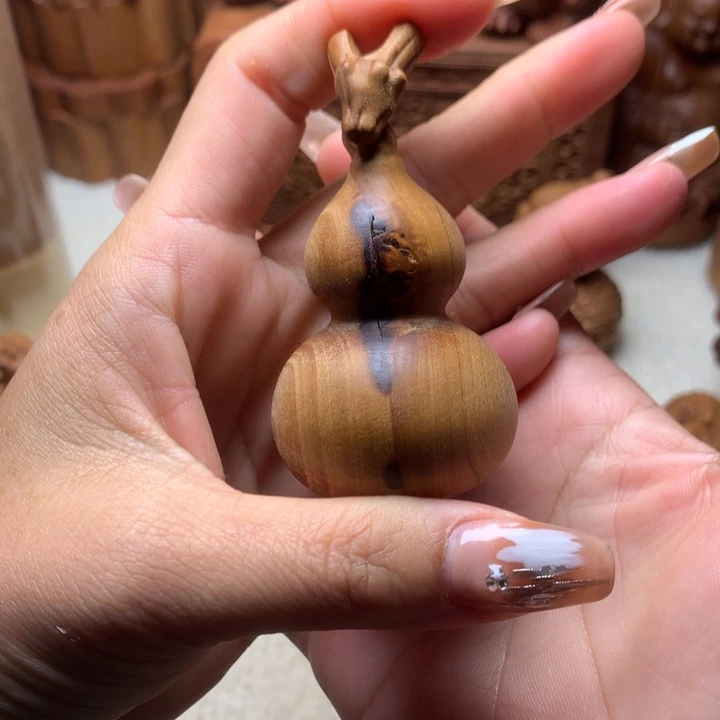 檀香木其他老山檀香手把件瑕疵