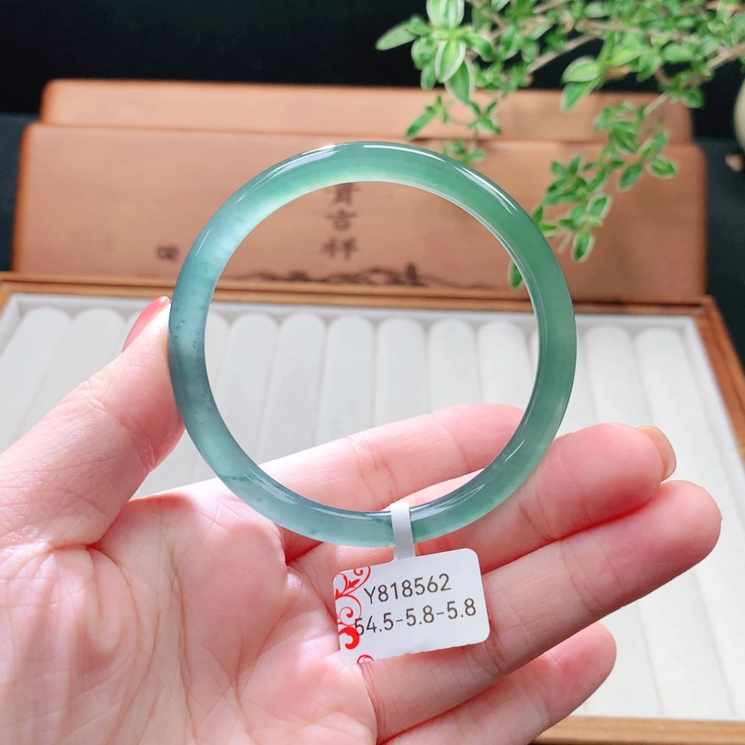未镶嵌手镯（圆镯）翡翠