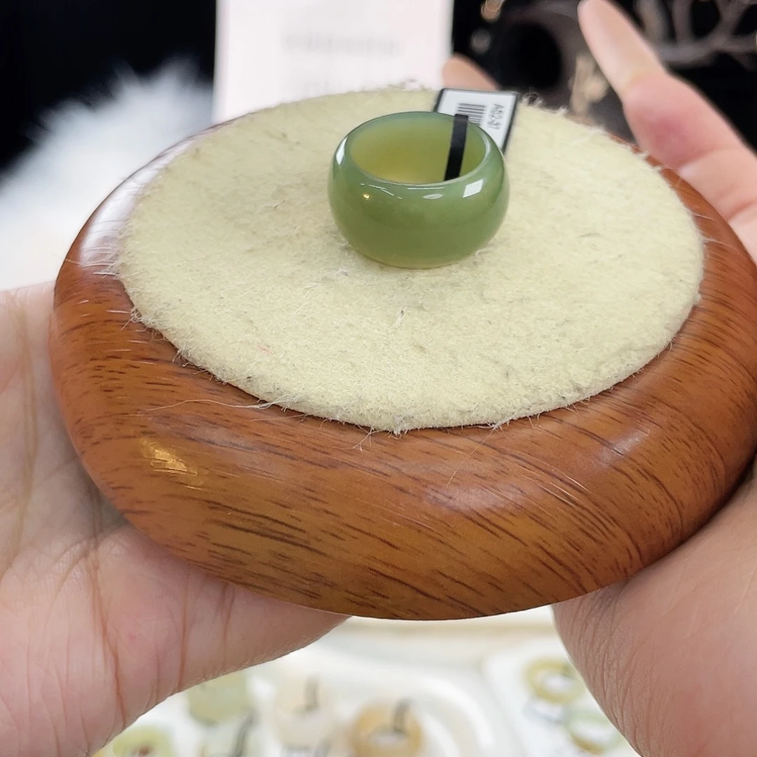 和田玉未镶嵌戒指c22。苹果绿墩墩。17.3。不退换