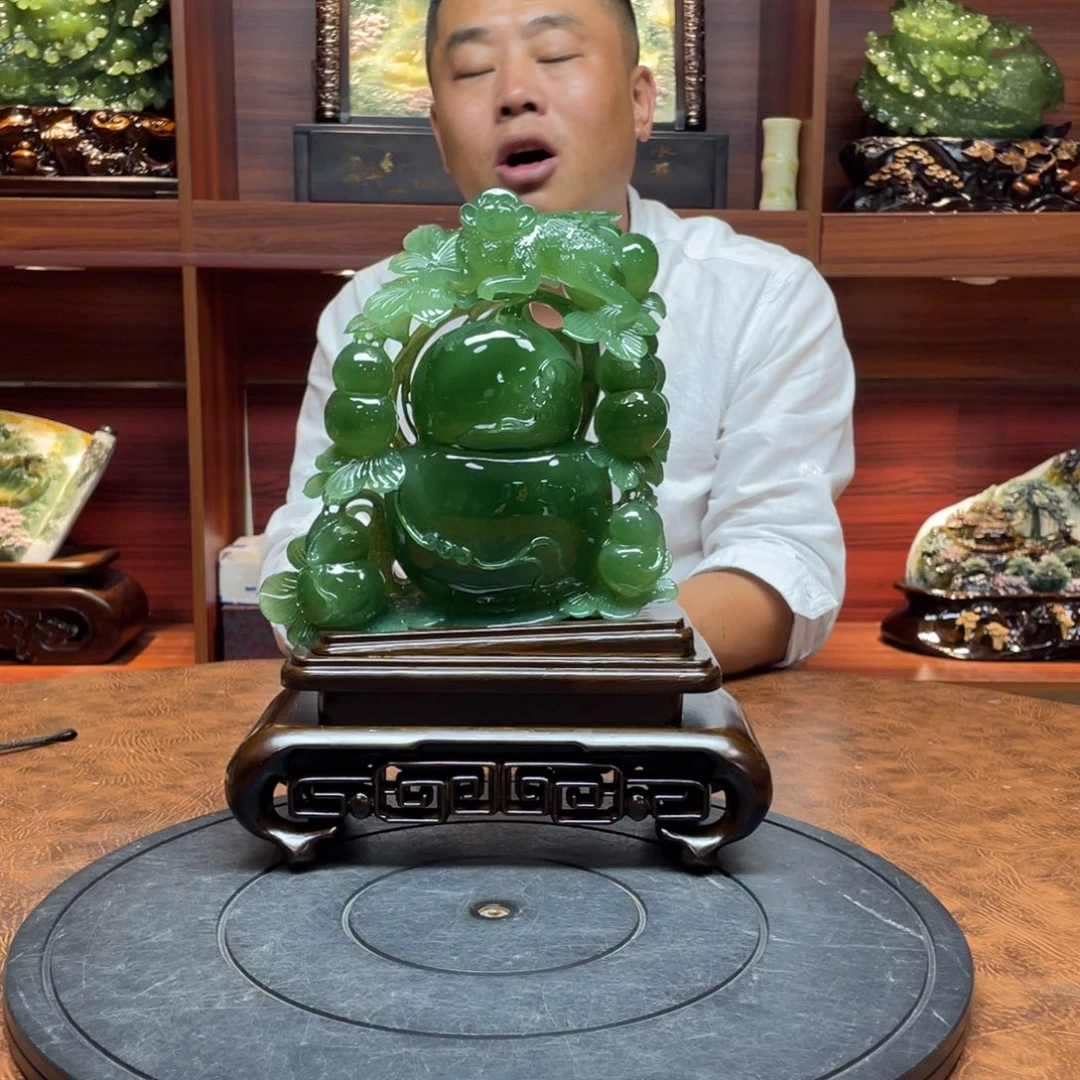 国***兴玉手工雕刻岫玉摆件