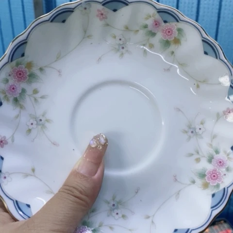 瓷片哈哈哈哈真的好喜欢哈