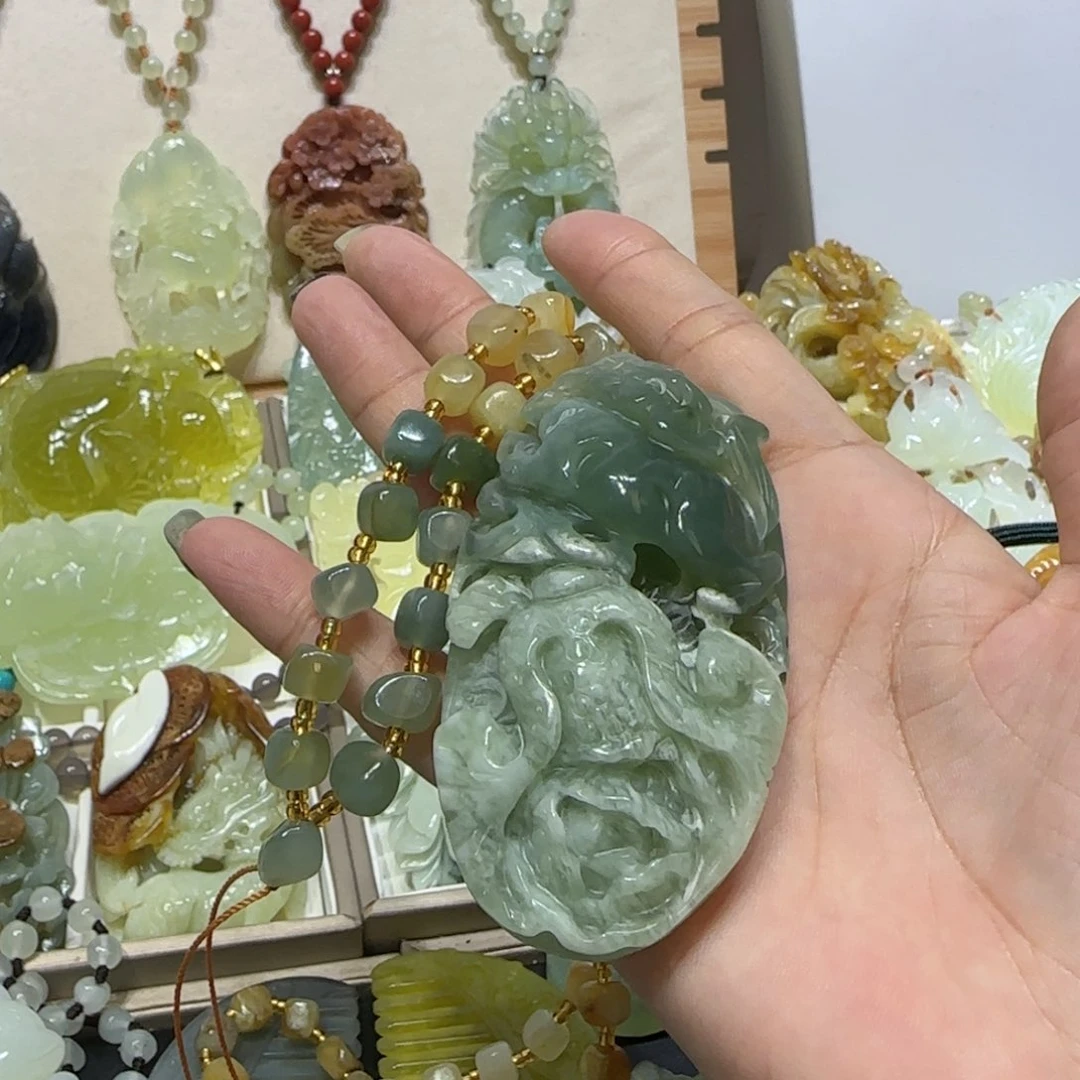 未镶嵌蛇纹石玉吊坠玉*