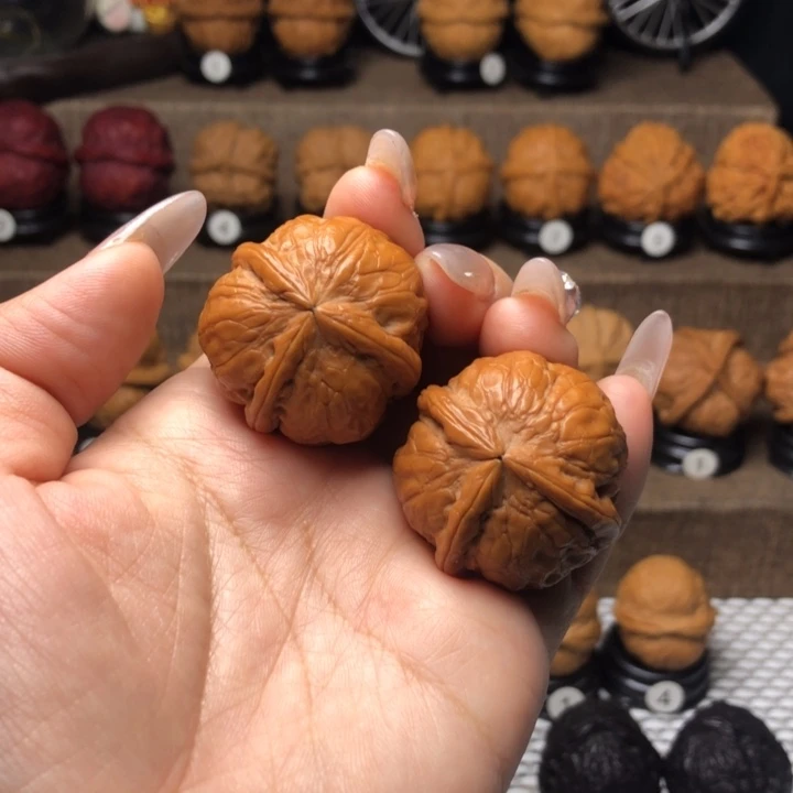 橄榄核吊坠17粗筋金蟒三棱