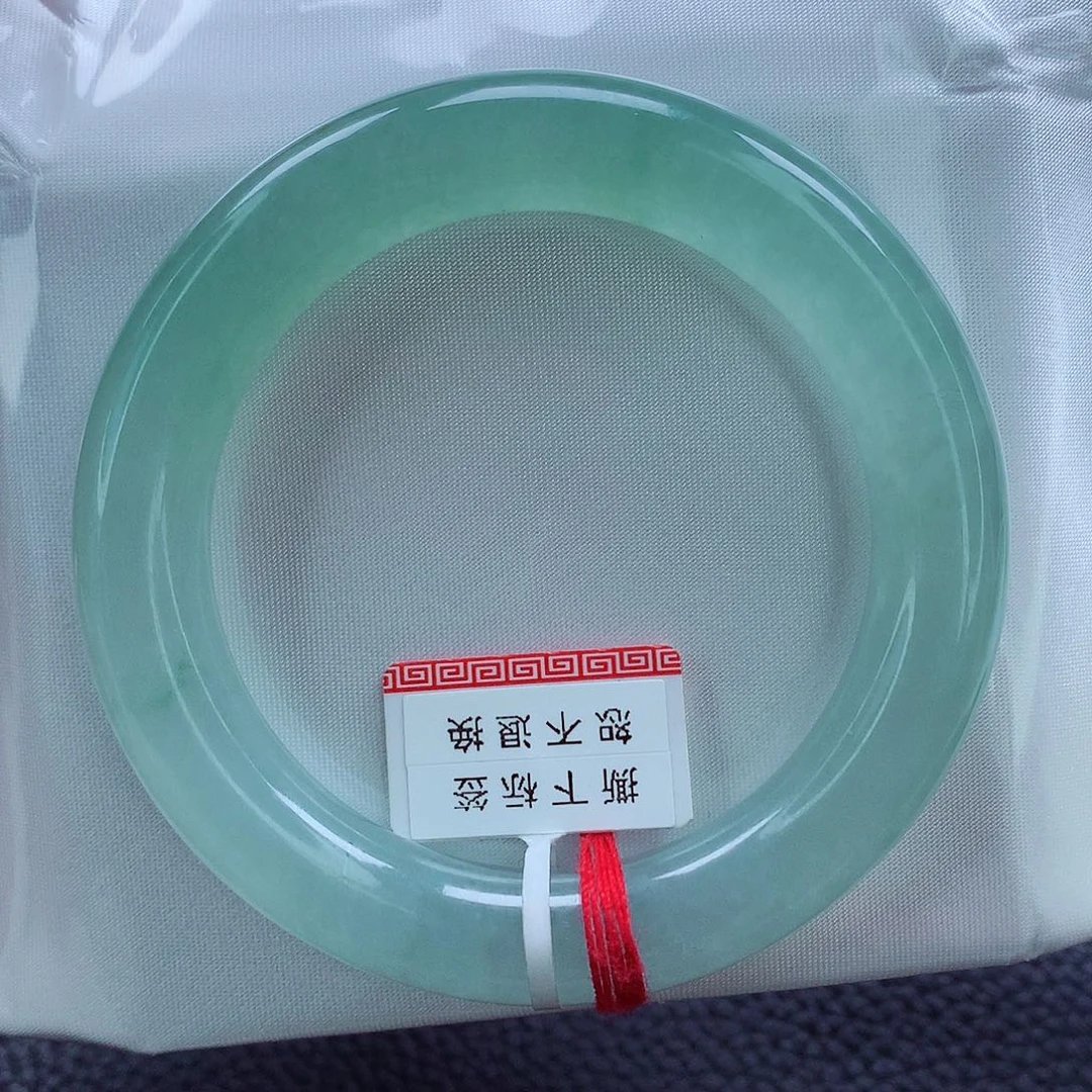 翡翠手镯未镶嵌53起荧光