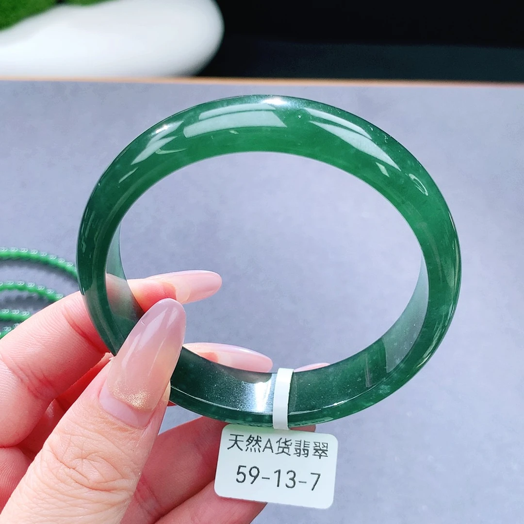 未镶嵌手镯（圆镯）翡翠