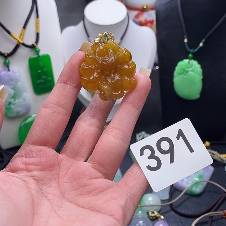 翡翠未镶嵌吊坠(赠链)