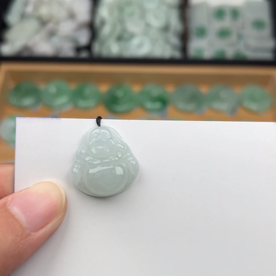 翡翠颈饰未镶嵌佛公