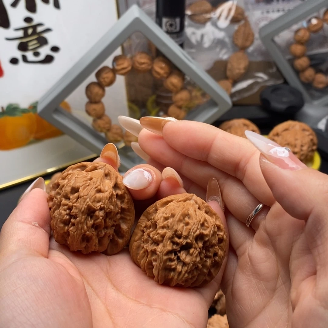 文玩核桃把件不****宙三角白38