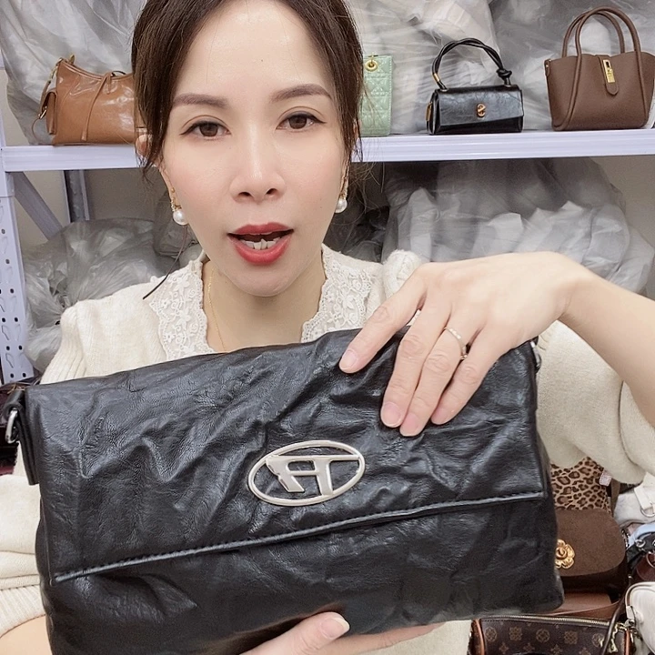 蚕丝小牛剖层皮革PU