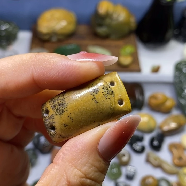 岫岩河磨玉（透闪石质玉）未镶嵌挂件手排