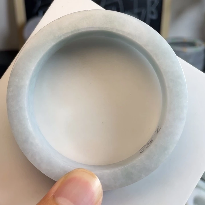 定制翡翠未镶嵌淡蓝底