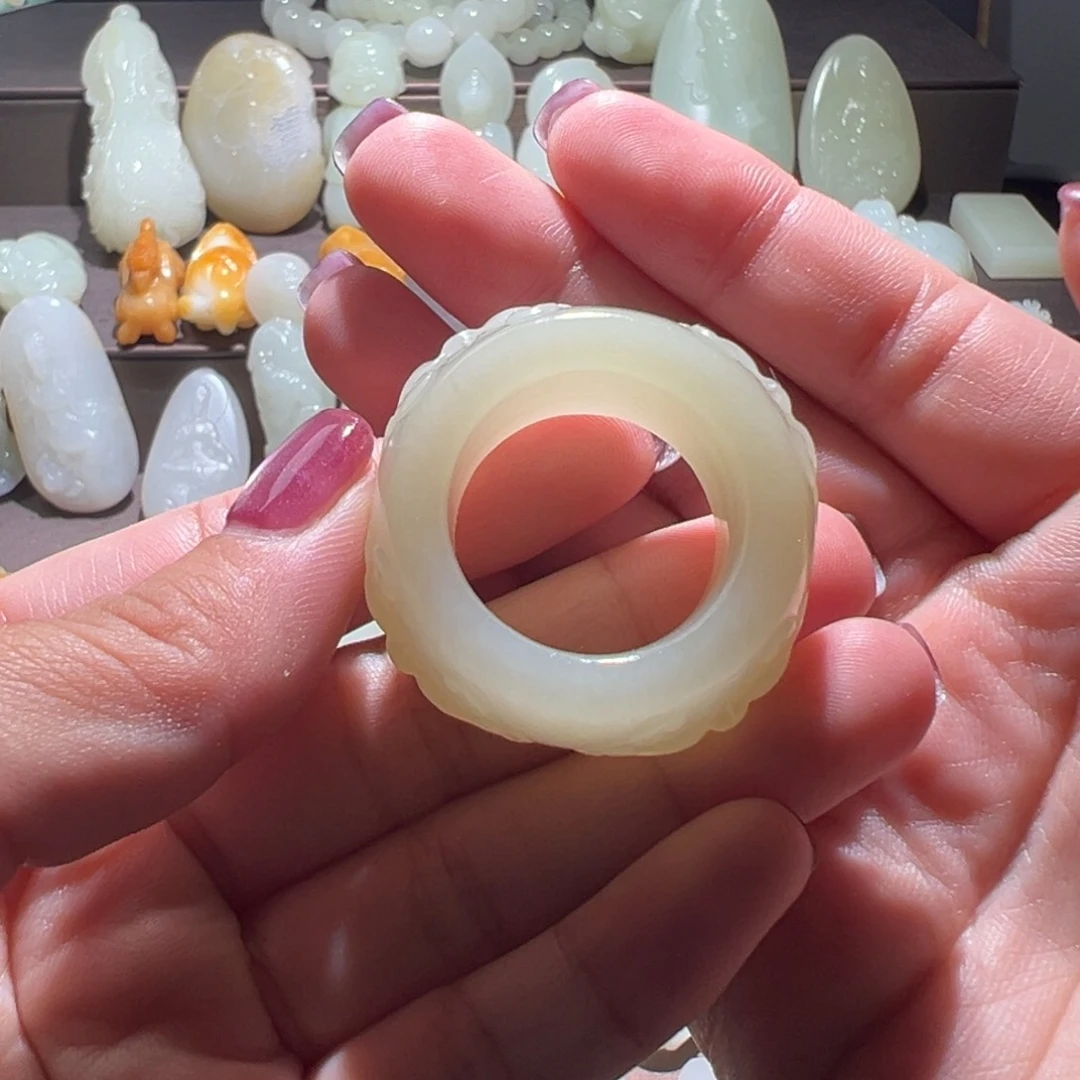 颈饰未镶嵌和田玉暖**步