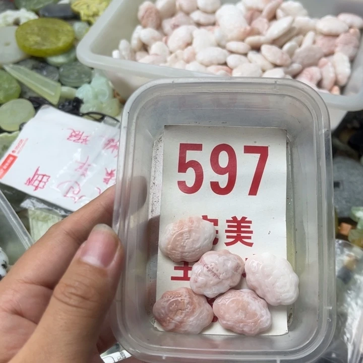 蛇纹石玉未镶嵌吊坠