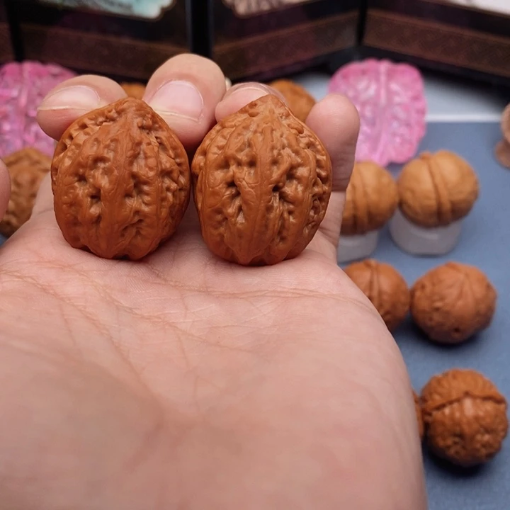 文玩核桃把件粗筋八棱