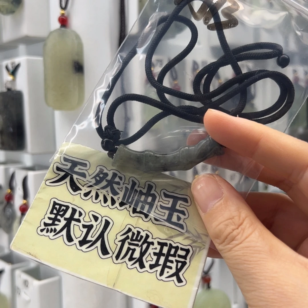 愿***莲未镶嵌蛇纹石玉颈饰