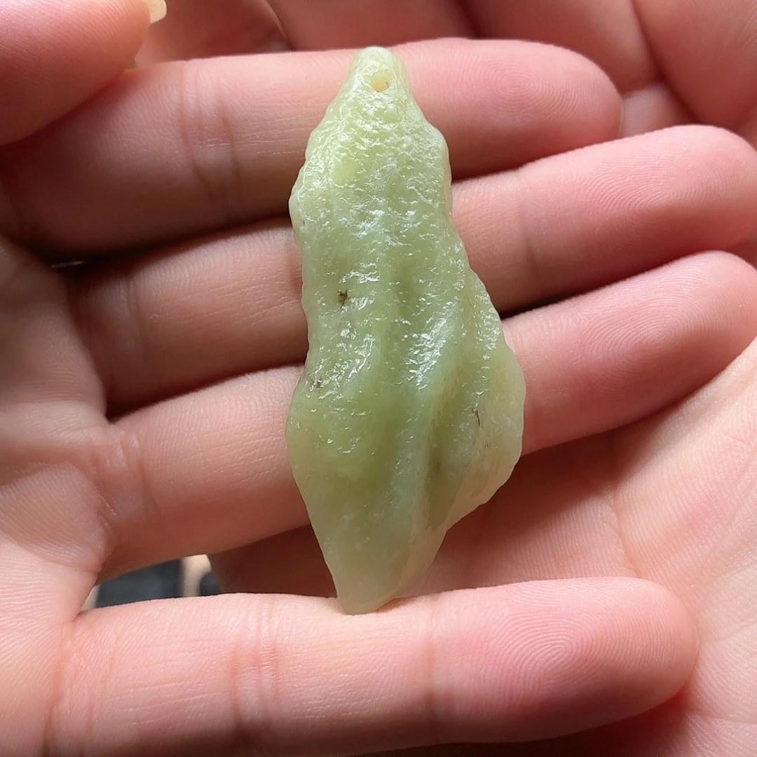 人***欢和田玉未镶嵌颈饰
