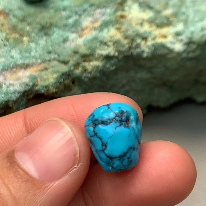 绿松石未镶嵌颈饰