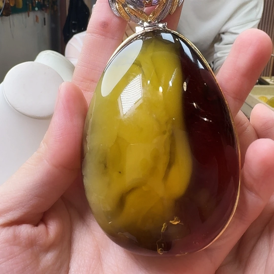 琥珀未镶嵌颈饰吊坠