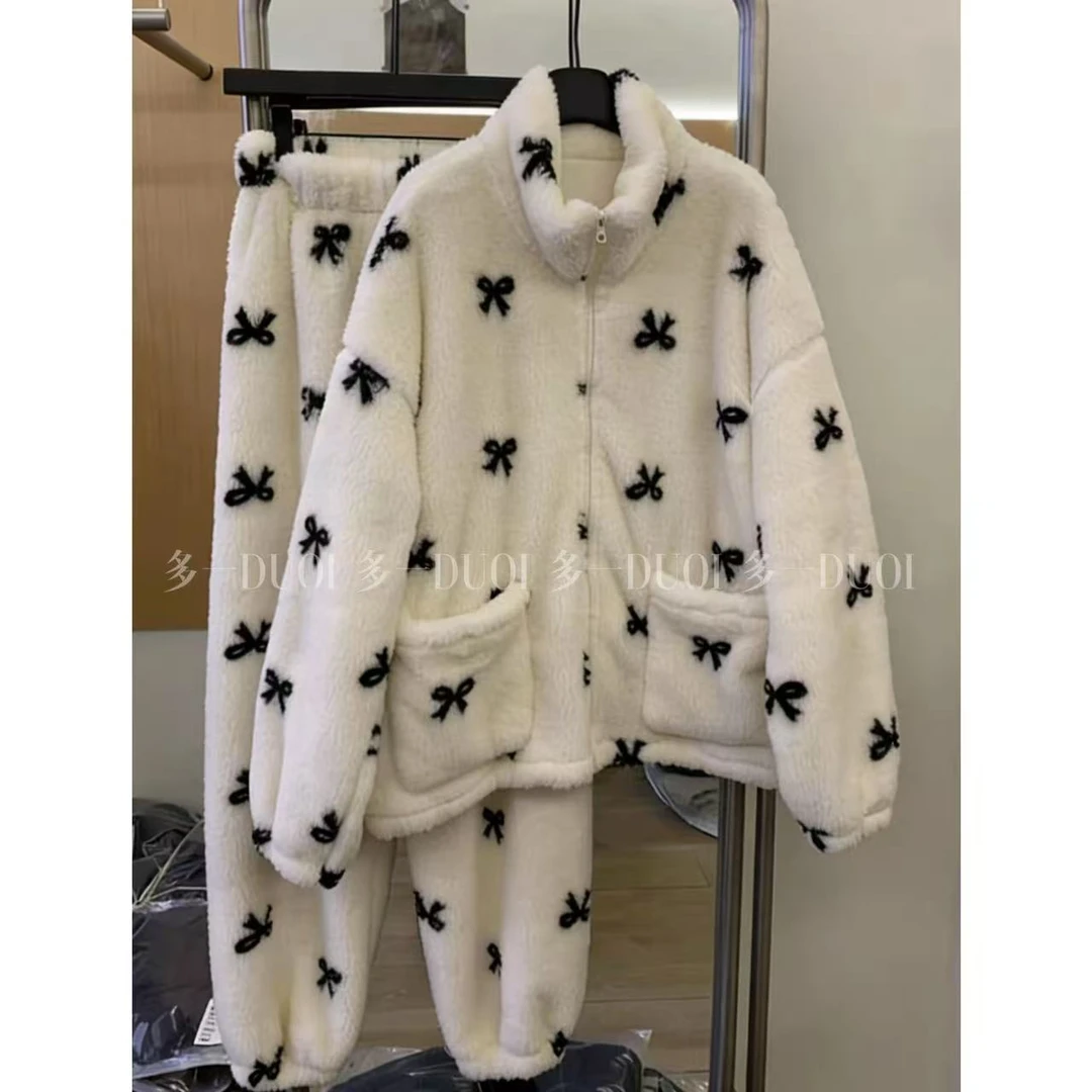 多一“绒绒家居服”2026冬季蝴蝶结印花毛绒绒拉链保暖家居服套装