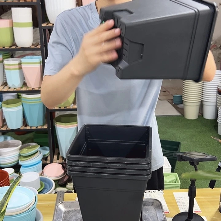 方形口20高22黑色带托5个