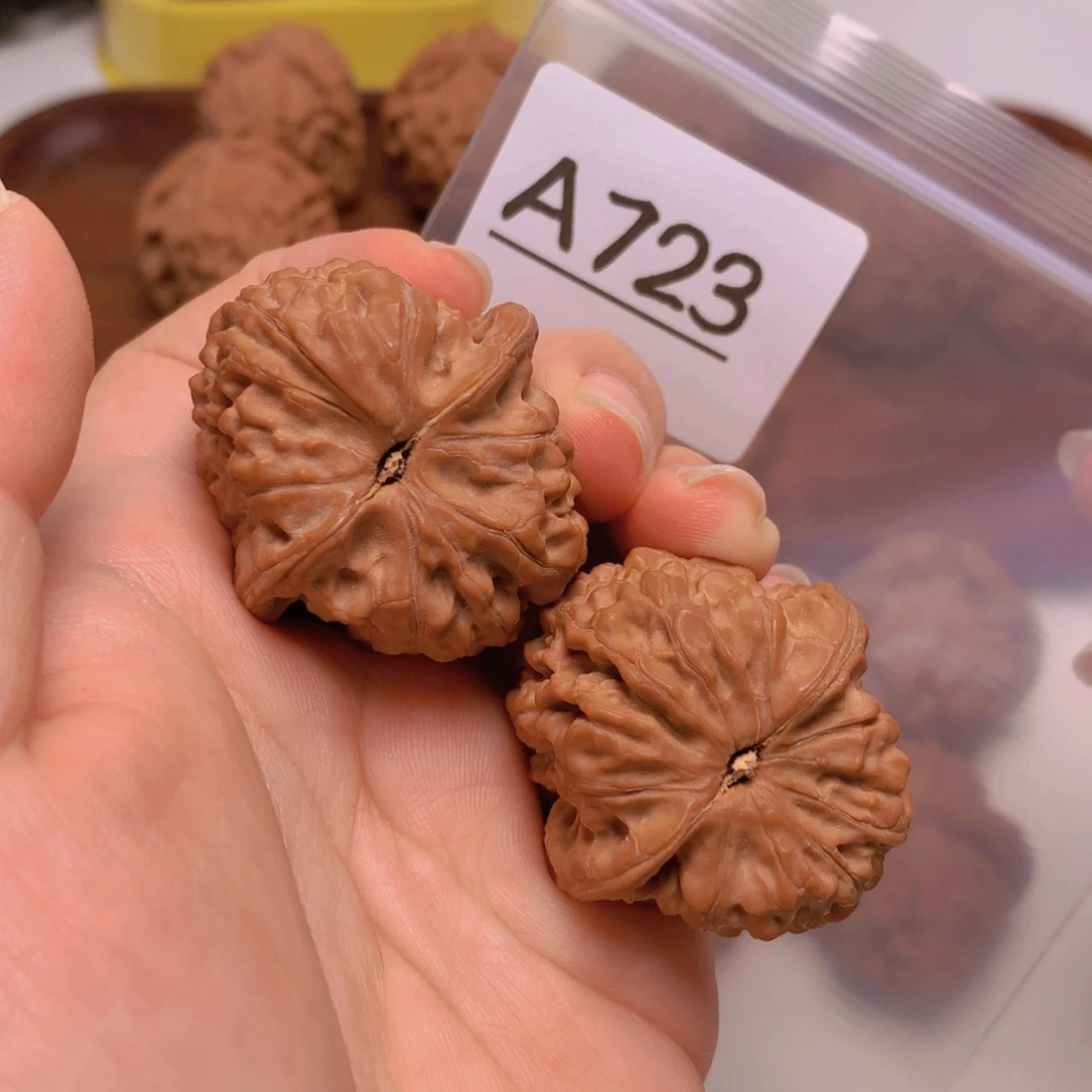 文玩核桃吊坠建****精牡丹纹