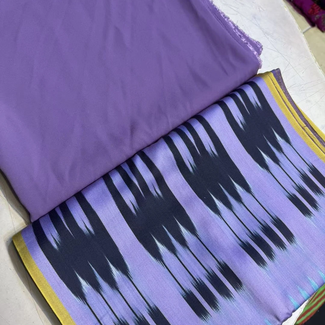 يىڭىلىق ئەتلەس بىر تو 新款艾特莱斯