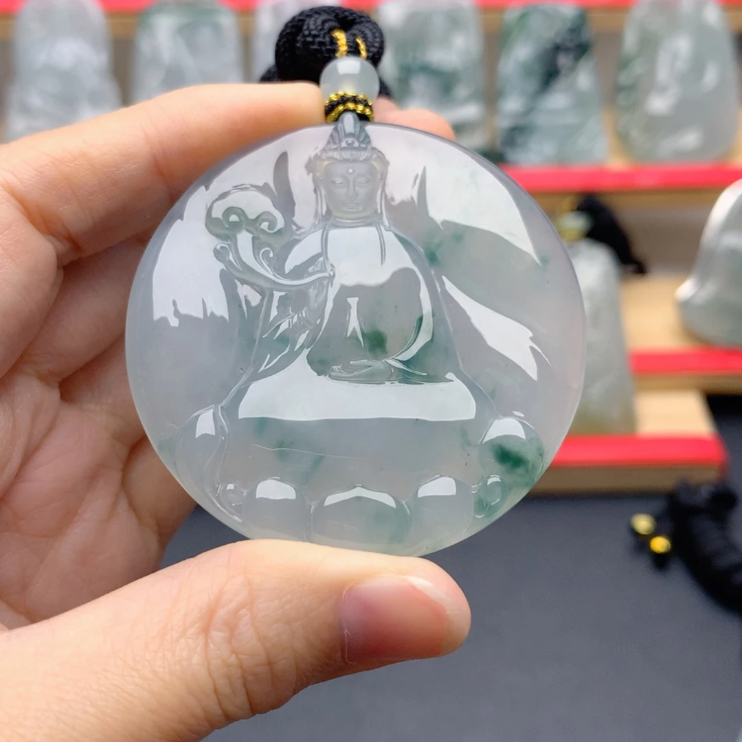 梗***妞翡翠未镶嵌颈饰素衣