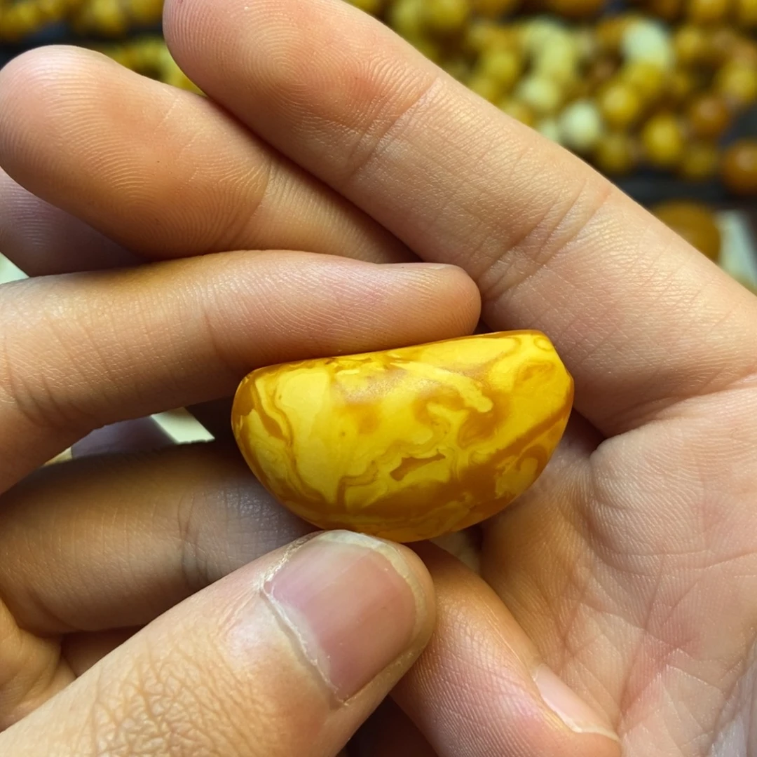 蜜蜡未镶嵌珠宝奇石