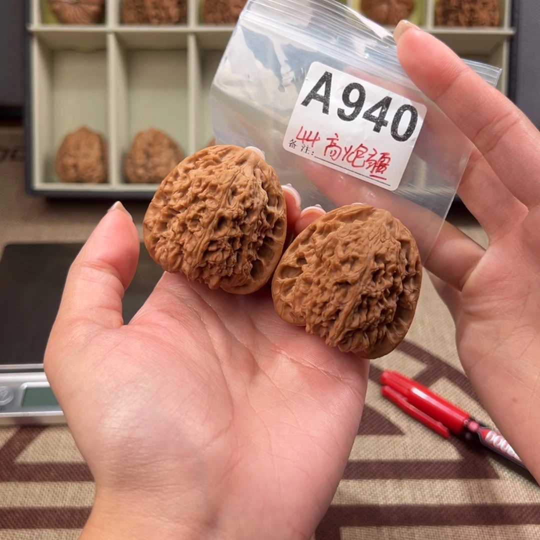 44高炮南疆石文玩核桃
