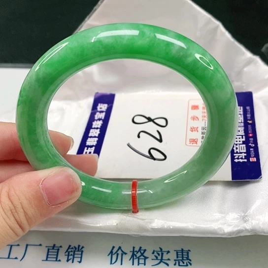 翡翠手镯未镶嵌翡翠
