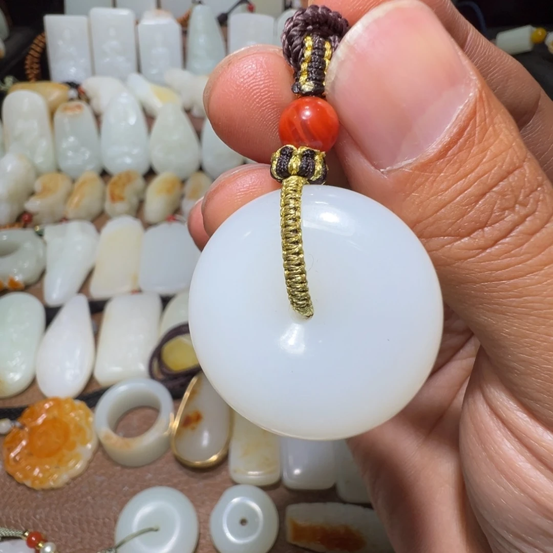 和田玉吊坠(不含链)未镶嵌张*